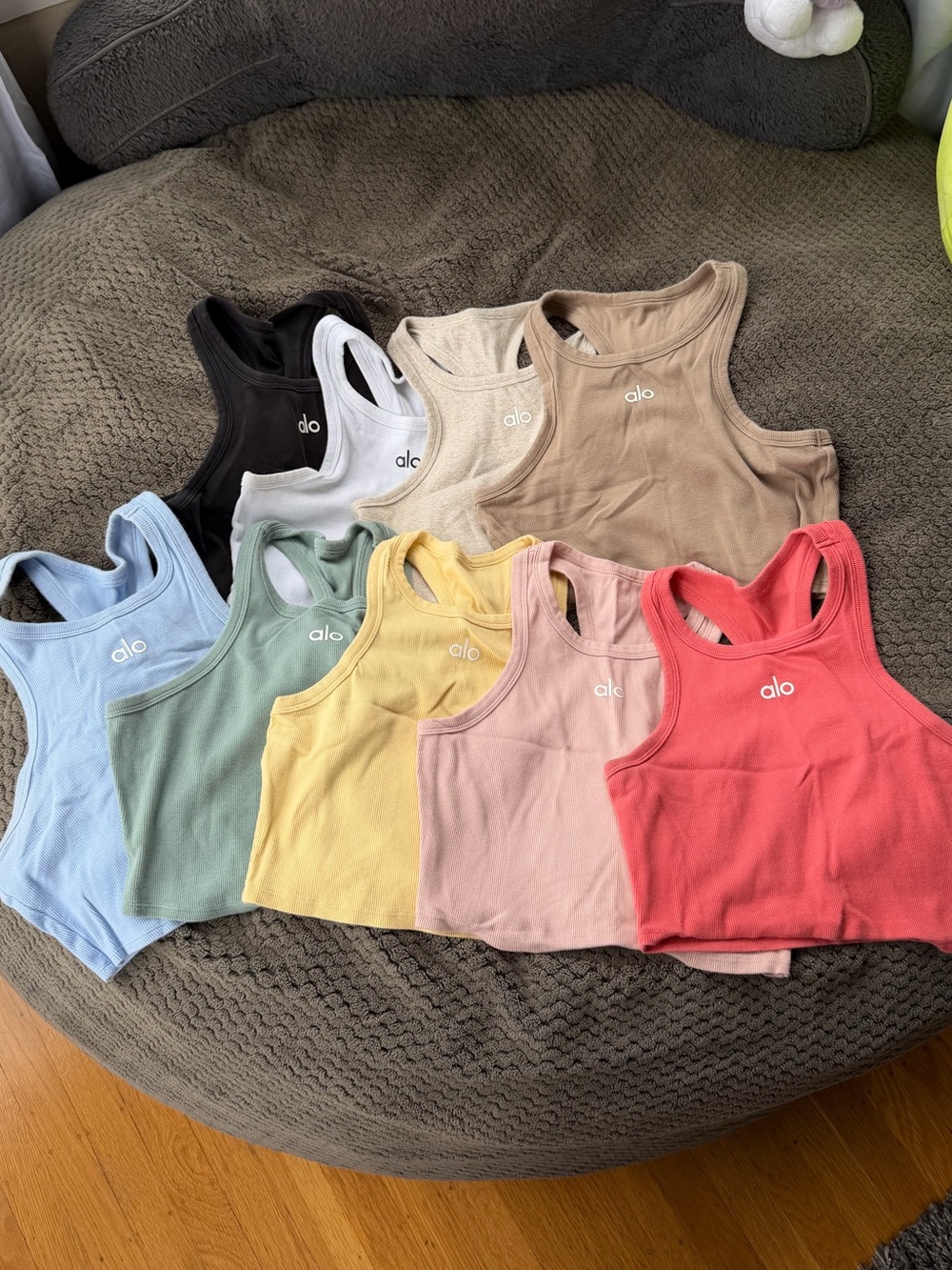 Alo Yoga Aspire Tank Top Bundle